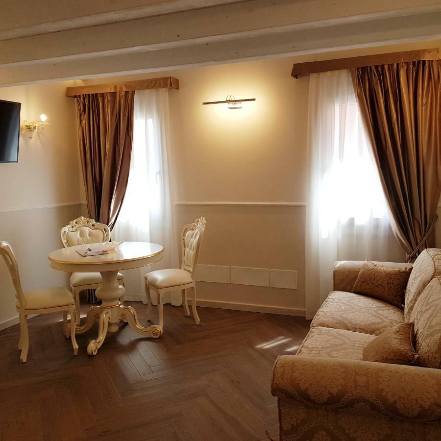 Ca' Vittoria Boutique House Apartsuite 키오자 외부 사진